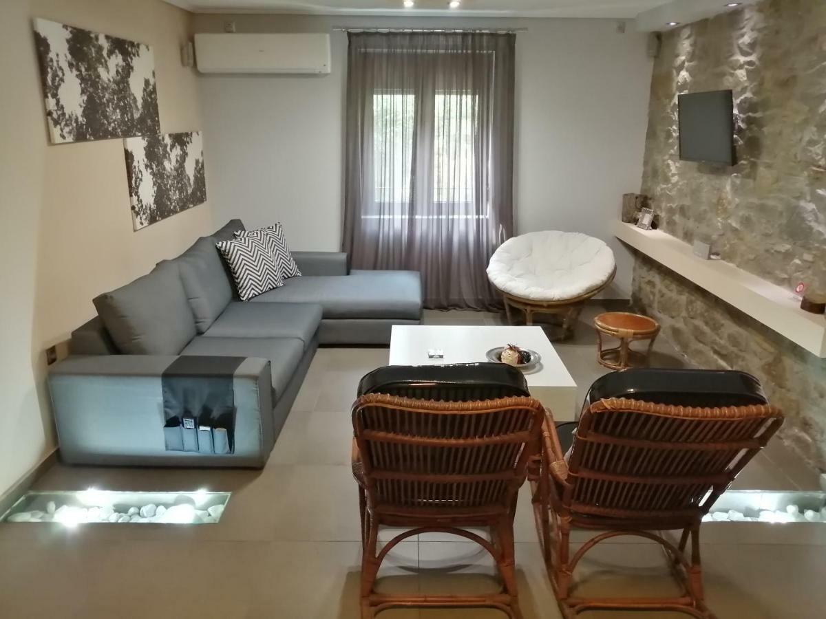 Modern Residence In The Center Of Trikala المظهر الخارجي الصورة