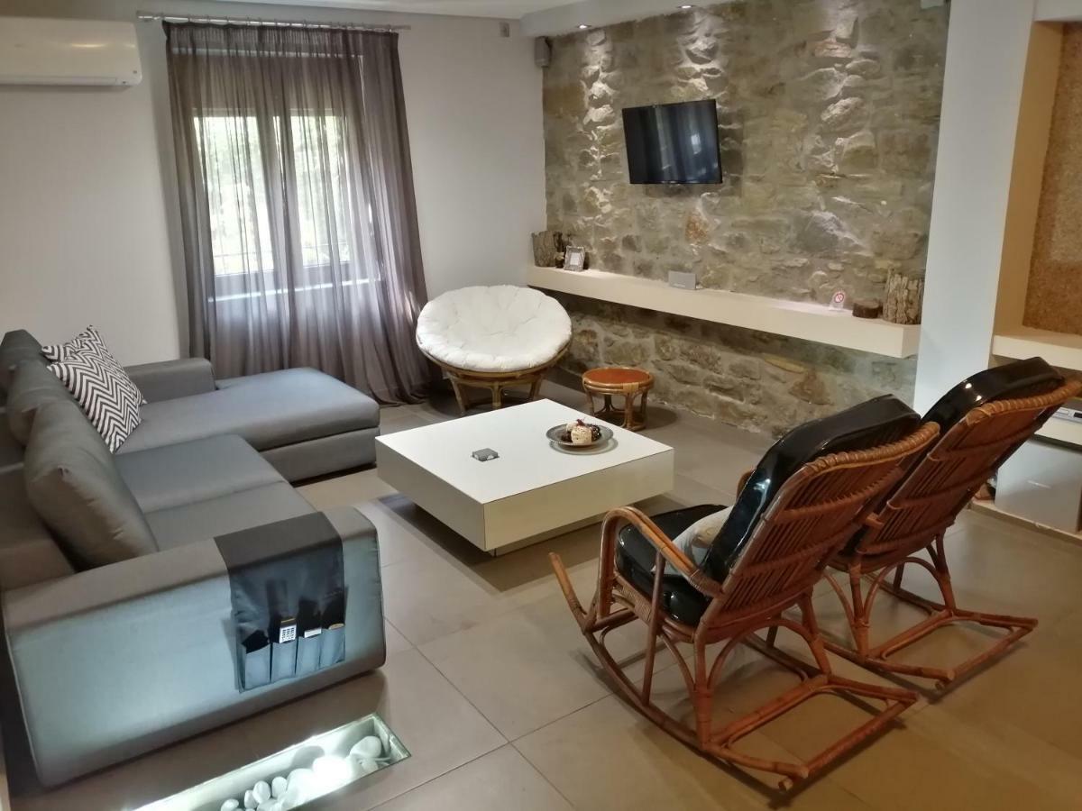 Modern Residence In The Center Of Trikala المظهر الخارجي الصورة